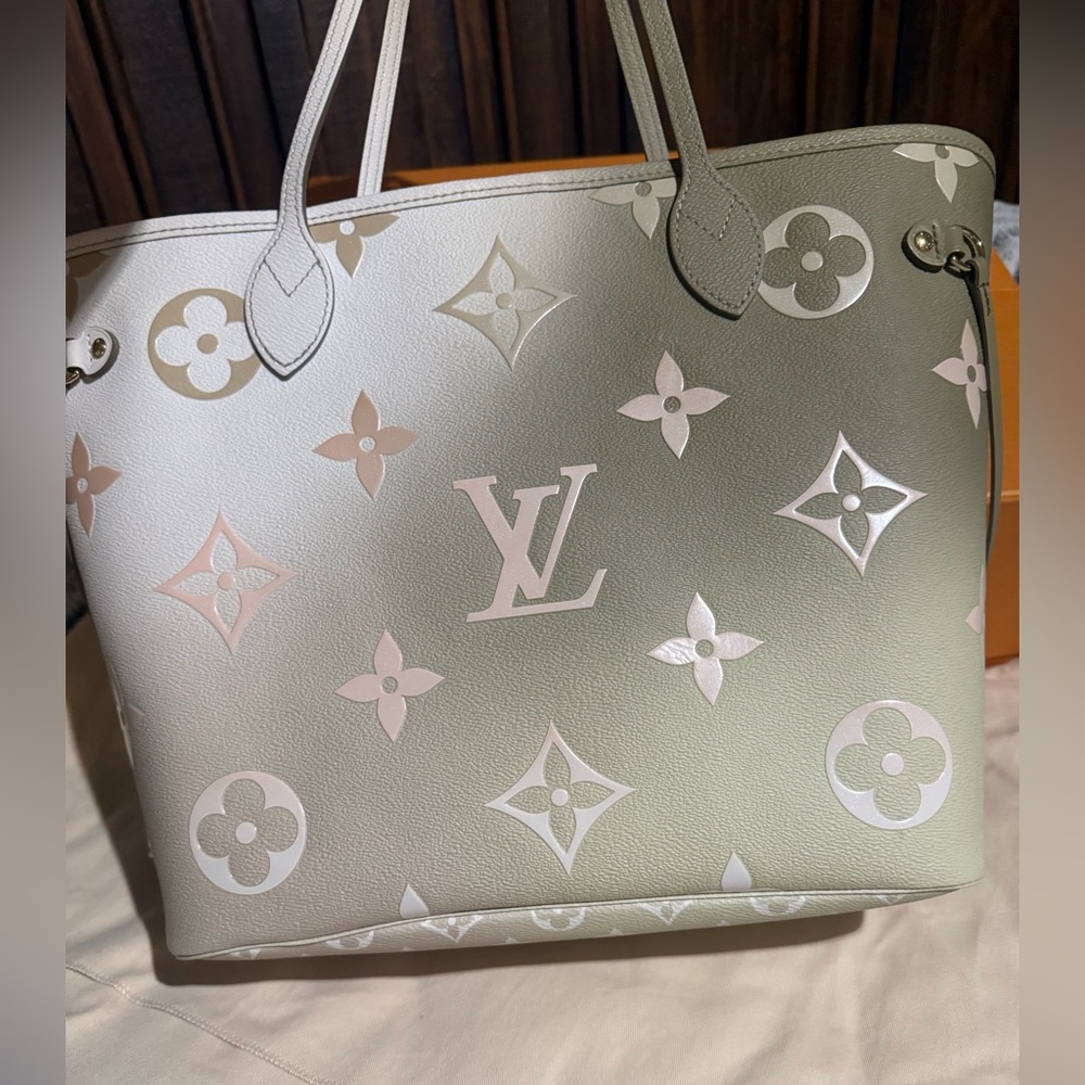Louis Vuitton Limited Edition “Spring In The City” Khaki MM - Picture 5 of 14
